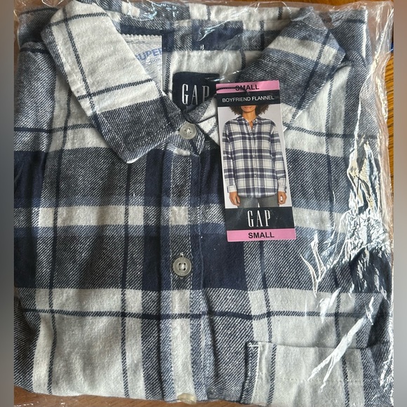 Brand new GAP Boyfriend Flannel Ariella size Small💖 - Picture 4 of 5